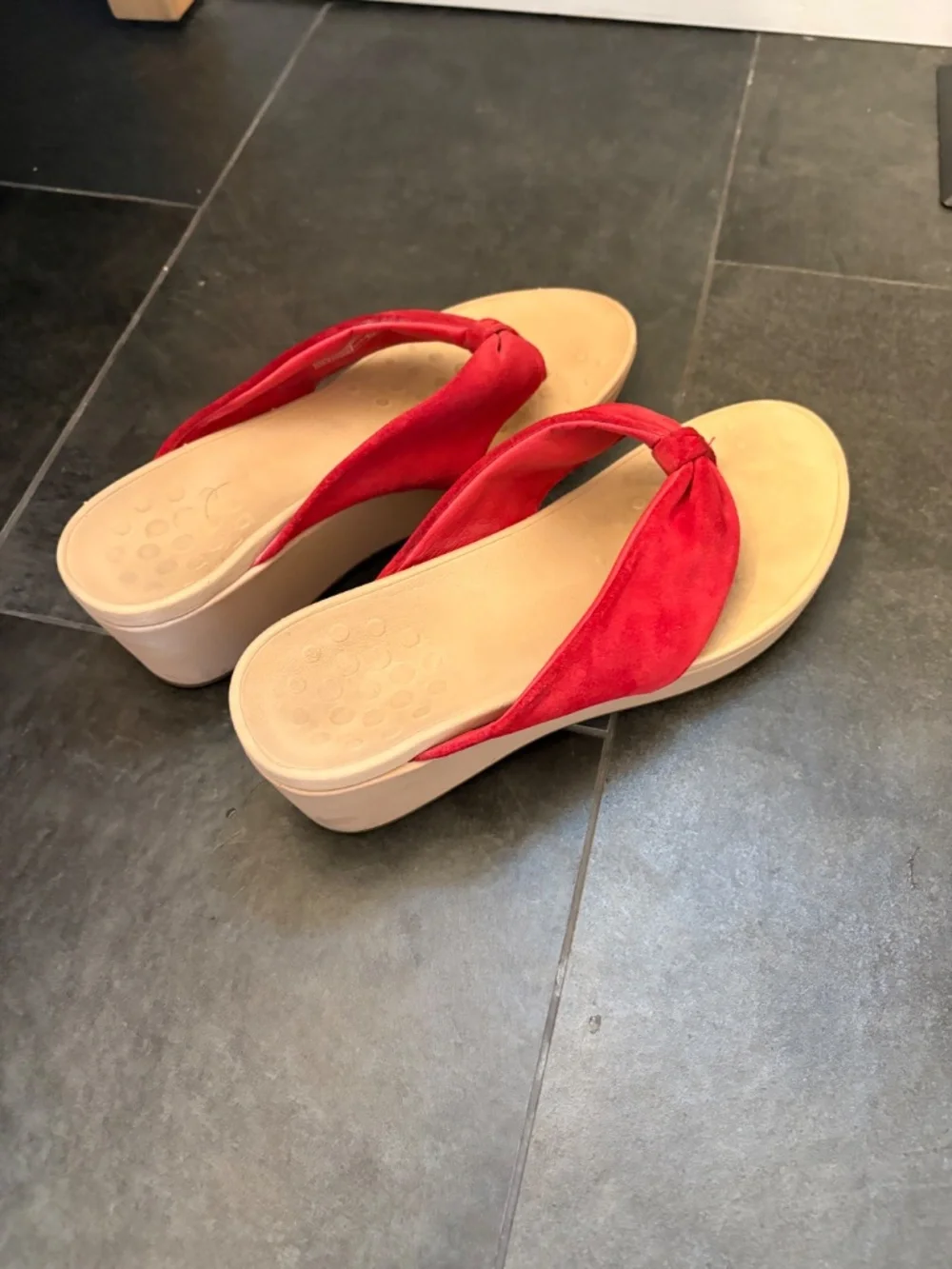 Vionic ARABELLA Women's Sz 11 Red Suede Platform Sandals HIGH ARCH